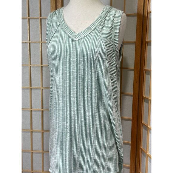 NineXIS Sm Sleeveless Blouse  - Picture 1 of 12
